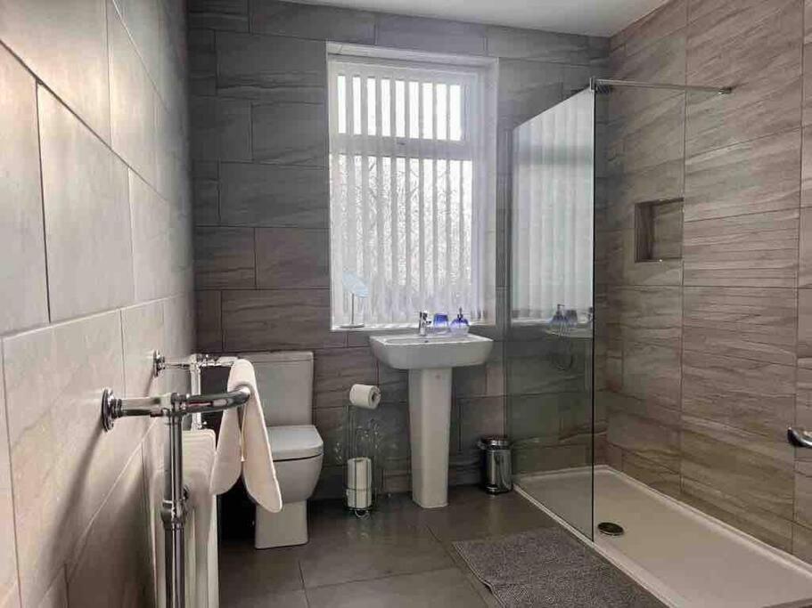 Anfield Home Sleeps 5 Close To Lfc Free Parking ลิเวอร์พูล ภายนอก รูปภาพ